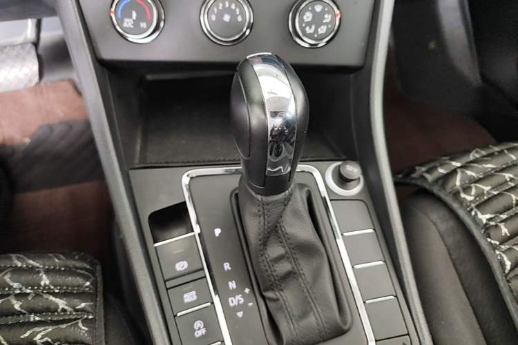 Used Volkswagen Bora 2020 1.5L Automatic Fashion Edition Gear Lever