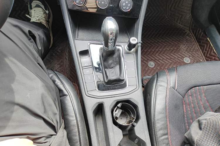 Used Volkswagen Bora 2020 1.5L Automatic Comfort Model Gear Lever