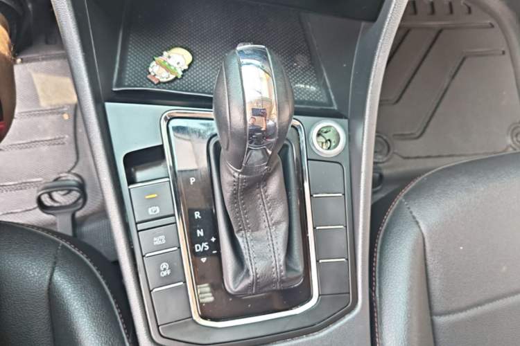 Used Volkswagen Bora 2020 1.5L Automatic Comfort Model Gear Lever