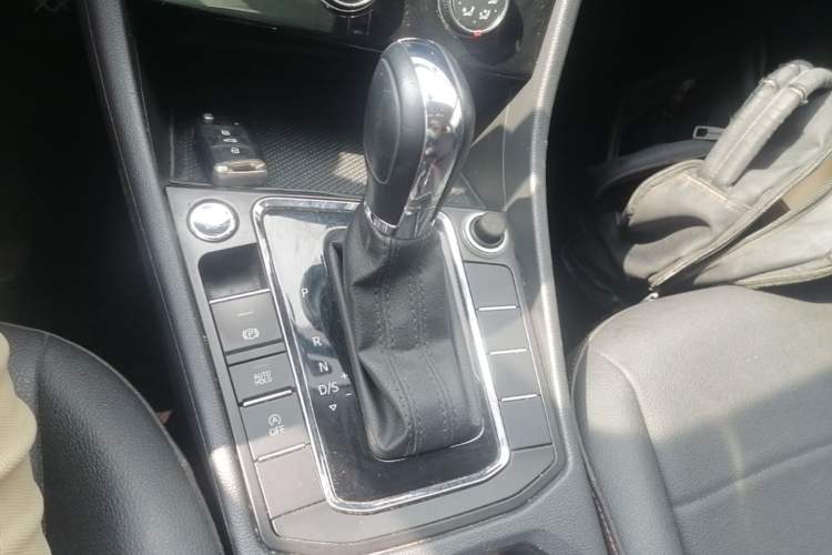 Used Volkswagen Bora 2020 1.5L Automatic Comfort Model Gear Lever