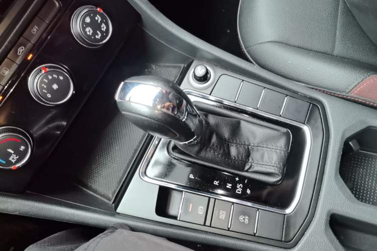 Used Volkswagen Bora 2020 1.5L Automatic Comfort Model Gear Lever