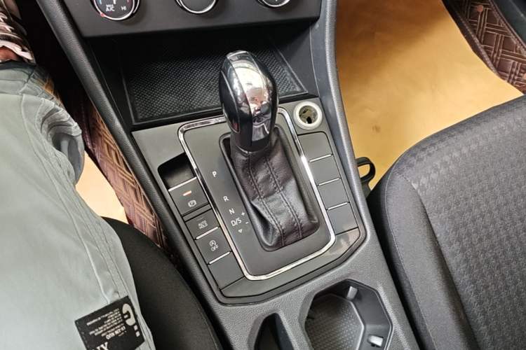 Used Volkswagen Bora 2020 1.5L Automatic Fashion Edition Gear Lever
