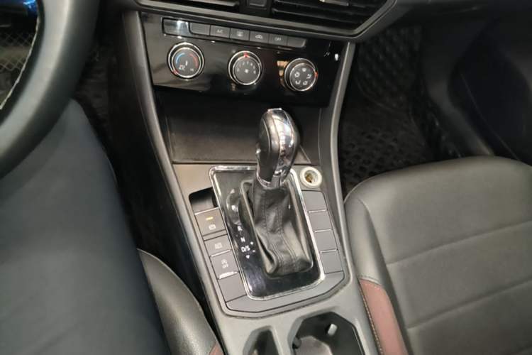 Used Volkswagen Bora 2020 1.5L Automatic Comfort Model Gear Lever