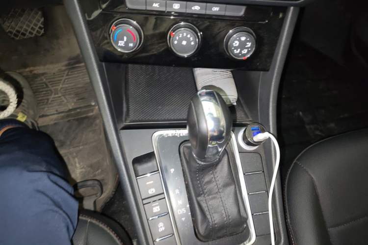 Used Volkswagen Bora 2020 1.5L Automatic Comfort Model Gear Lever