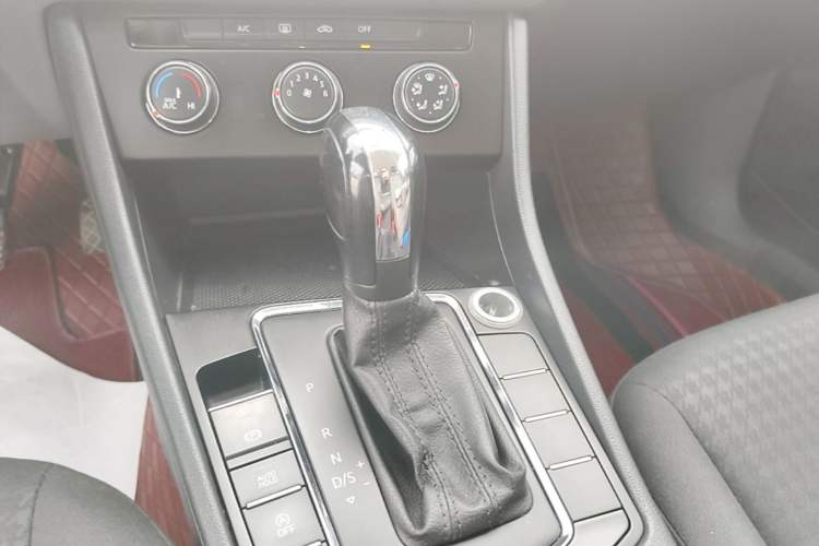 Used Volkswagen Bora 2020 1.5L Automatic Fashion Edition Gear Lever