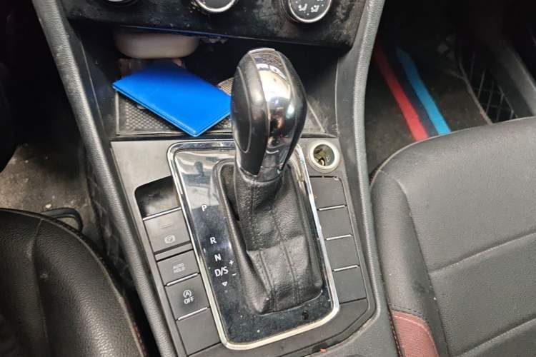 Used Volkswagen Bora 2020 1.5L Automatic Comfort Model Gear Lever
