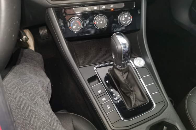 Used Volkswagen Bora 2020 1.5L Automatic Comfort Model Gear Lever