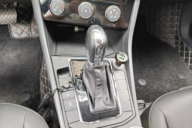 Used Volkswagen Bora 2020 1.5L Automatic Comfort Model Gear Lever