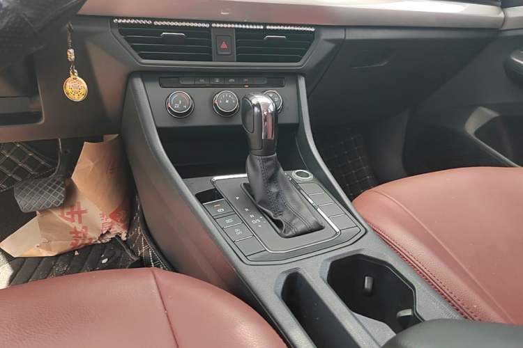 Used Volkswagen Bora 2020 1.5L Automatic Fashion Edition Gear Lever