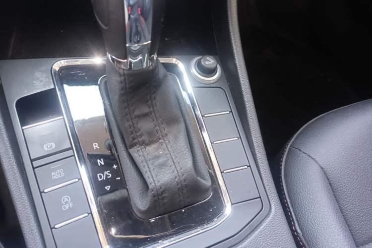 Used Volkswagen Bora 2020 1.5L Automatic Comfort Model Gear Lever
