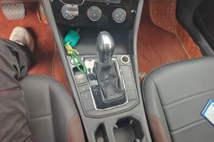 Used Volkswagen Bora 2020 1.5L Automatic Comfort Model Gear Lever