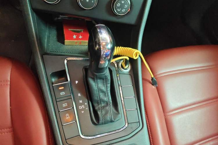 Used Volkswagen Bora 2020 1.5L Automatic Fashion Edition Gear Lever