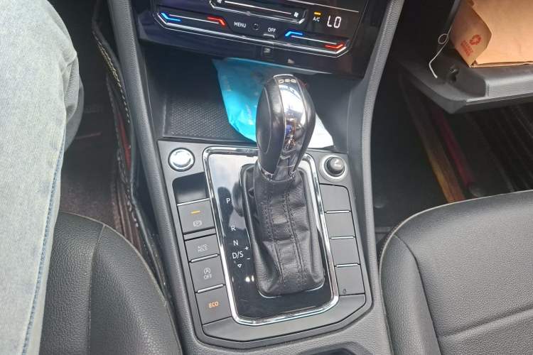 Used Volkswagen Bora 2020 280TSI DSG Elite Edition Gear Lever