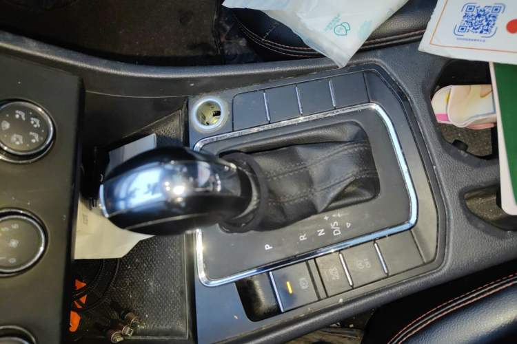 Used Volkswagen Bora 2020 1.5L Automatic Fashion Edition Gear Lever