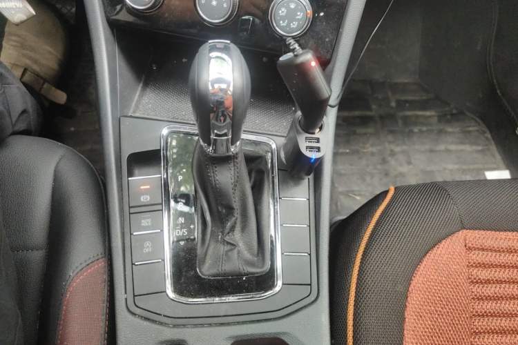 Used Volkswagen Bora 2020 1.5L Automatic Comfort Model Gear Lever
