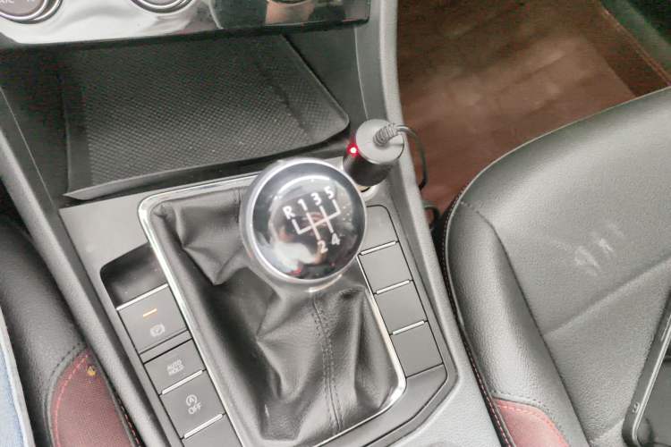 Used Volkswagen Bora 2020 1.5L Manual Comfort Version Gear Lever