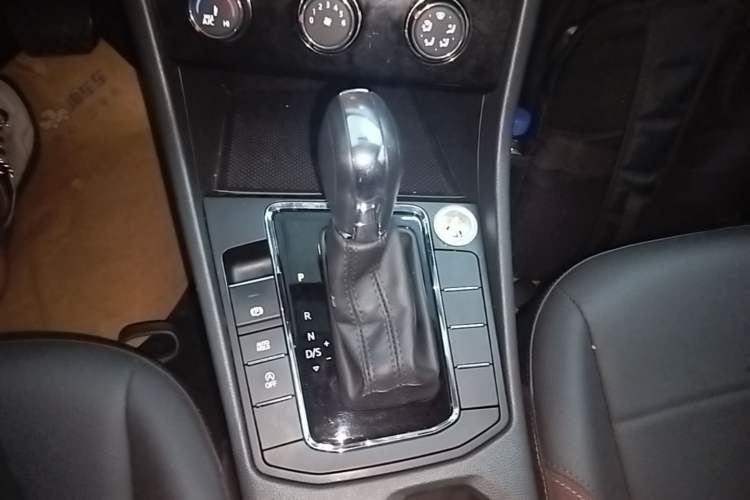 Used Volkswagen Bora 2020 1.5L Automatic Comfort Model Gear Lever