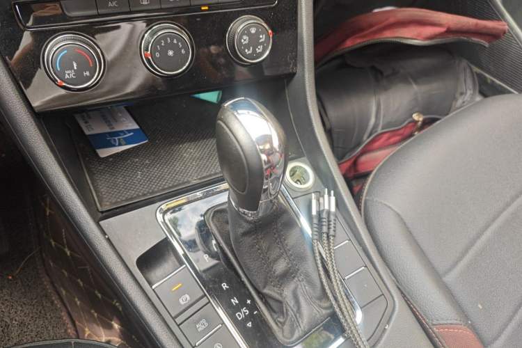 Used Volkswagen Bora 2020 1.5L Automatic Comfort Model Gear Lever