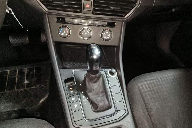 Used Volkswagen Bora 2020 1.5L Automatic Fashion Edition Gear Lever