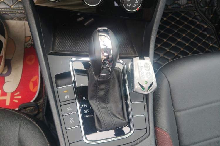 Used Volkswagen Bora 2020 1.5L Automatic Comfort Model Gear Lever