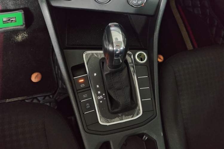 Used Volkswagen Bora 2020 1.5L Automatic Fashion Edition Gear Lever