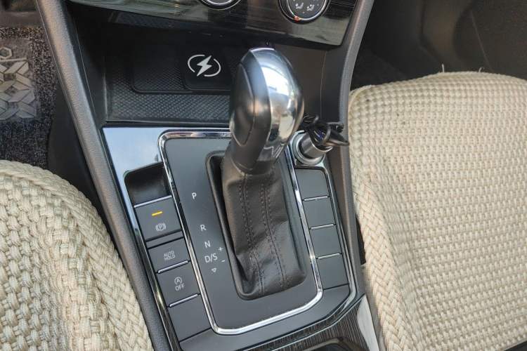 Used Volkswagen Bora 2020 1.5L Automatic Fashion Edition Gear Lever