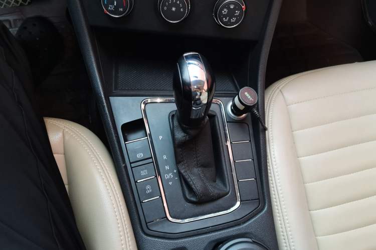 Used Volkswagen Bora 2020 1.5L Automatic Fashion Edition Gear Lever