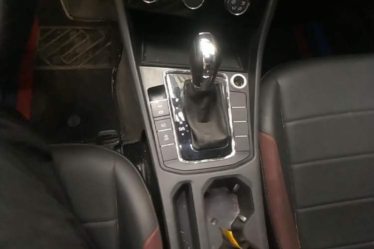 Used Volkswagen Bora 2020 1.5L Automatic Comfort Model Gear Lever