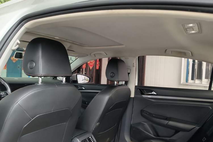 Used Volkswagen Bora 2020 1.5L Automatic Comfort Model Headliner