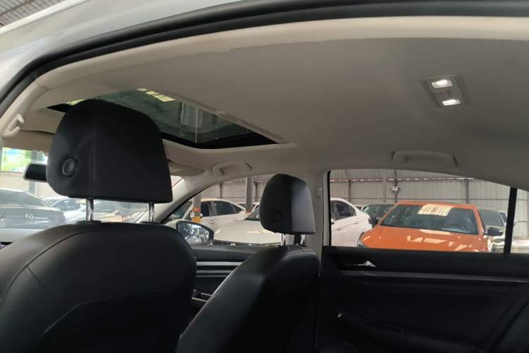 Used Volkswagen Bora 2020 1.5L Automatic Comfort Model Headliner