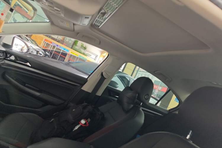 Used Volkswagen Bora 2020 1.5L Automatic Elite Version Headliner