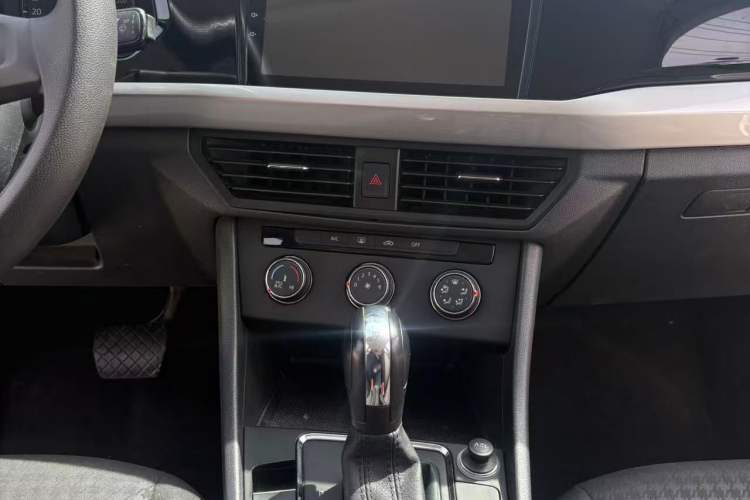 Used Volkswagen Bora 2020 1.5L Automatic Fashion Edition Interior 4