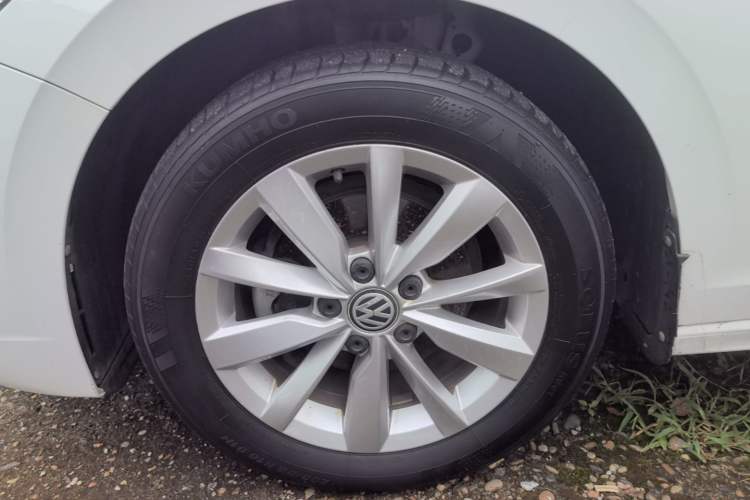 Used Volkswagen Bora 2020 1.5L Automatic Comfort Model Left Front Wheel Hub