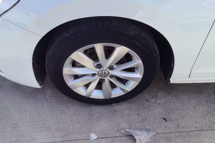 Used Volkswagen Bora 2020 1.5L Automatic Elite Version Left Front Wheel Hub