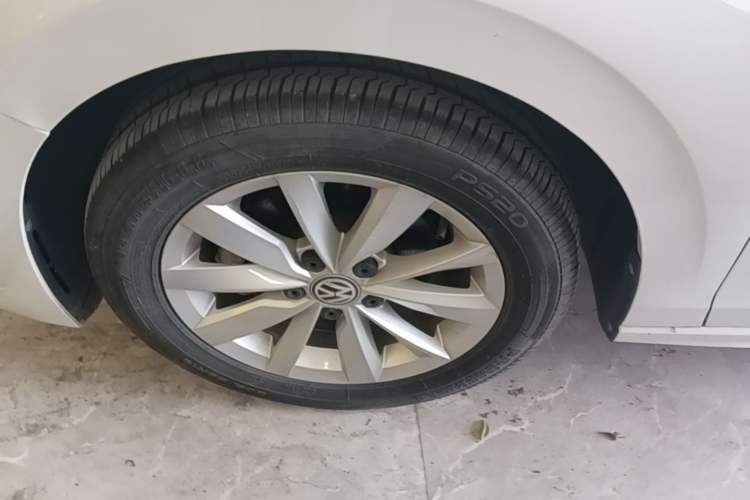 Used Volkswagen Bora 2020 1.5L Automatic Elite Version Left Front Wheel Hub