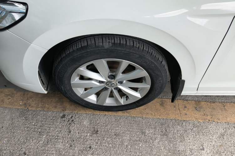 Used Volkswagen Bora 2020 1.5L Automatic Comfort Model Left Front Wheel Hub