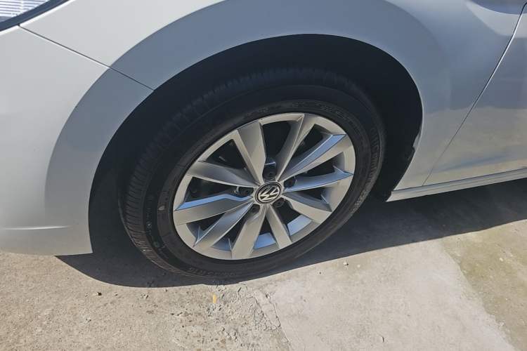 Used Volkswagen Bora 2020 1.5L Automatic Elite Version Left Front Wheel Hub