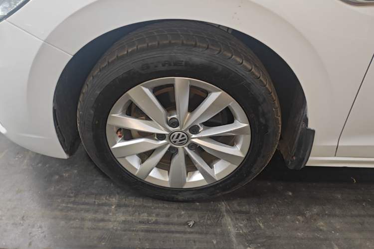 Used Volkswagen Bora 2020 1.5L Manual Comfort Version Left Front Wheel Hub