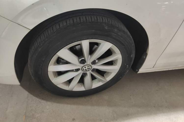 Used Volkswagen Bora 2020 1.5L Automatic Elite Version Left Front Wheel Hub