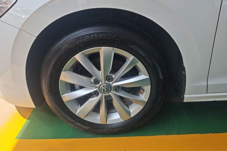 Used Volkswagen Bora 2020 1.5L Automatic Comfort Model Left Front Wheel Hub