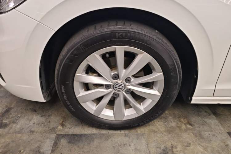 Used Volkswagen Bora 2020 1.5L Automatic Elite Version Left Front Wheel Hub