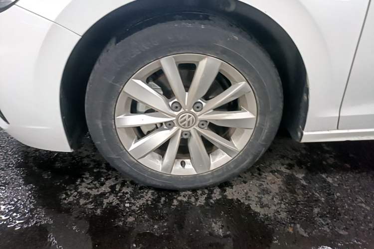 Used Volkswagen Bora 2020 280TSI DSG Elite Edition Left Front Wheel Hub