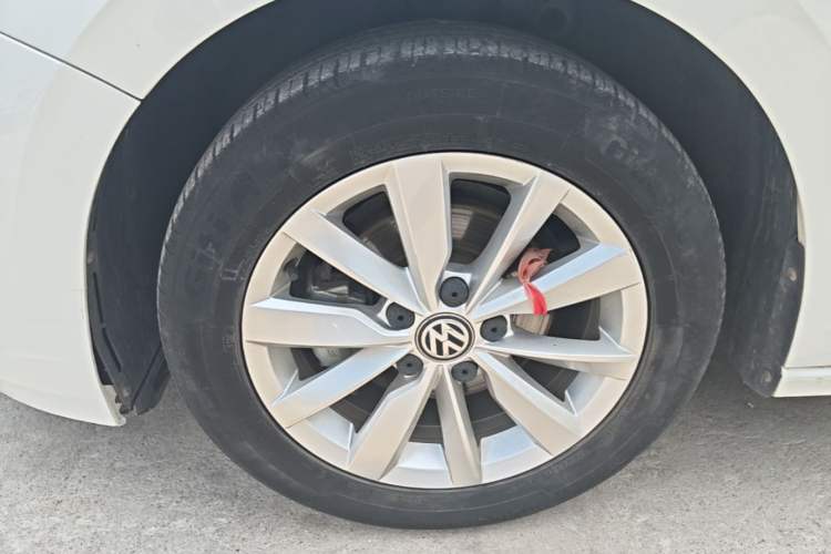 Used Volkswagen Bora 2020 1.5L Automatic Comfort Model Left Front Wheel Hub