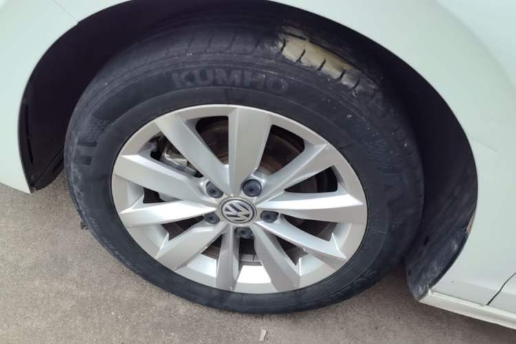 Used Volkswagen Bora 2020 1.5L Automatic Comfort Model Left Front Wheel Hub