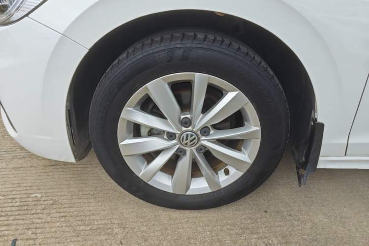 Used Volkswagen Bora 2020 1.5L Automatic Comfort Model Left Front Wheel Hub