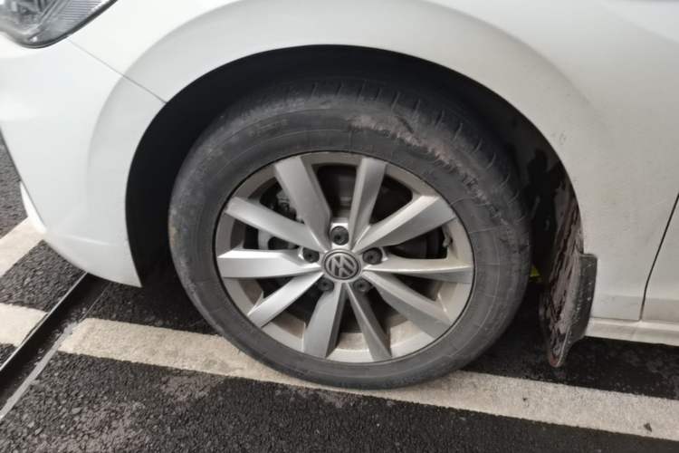 Used Volkswagen Bora 2020 280TSI DSG Elite Edition Left Front Wheel Hub