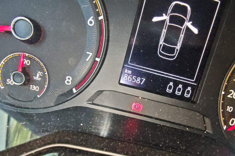 Used Volkswagen Bora 2020 1.5L Manual Comfort Version Odometer Close Up