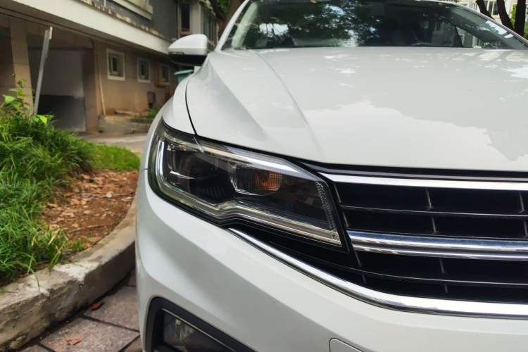 Used Volkswagen Bora 2020 1.5L Automatic Comfort Model Right Front Headlight