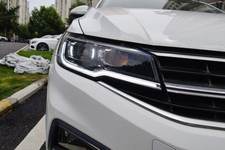 Used Volkswagen Bora 2020 1.5L Automatic Elite Version Right Front Headlight