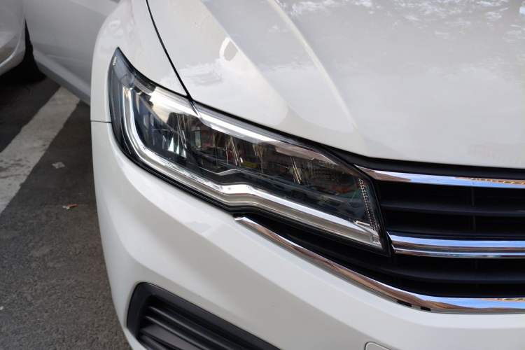 Used Volkswagen Bora 2020 1.5L Automatic Fashion Edition Right Front Headlight